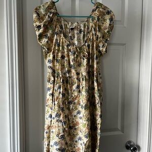 Short flowery dress. Size L
